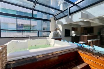 REF. 210 - COBERTURA EM CAIOBÁ NA QUADRA MAR - ED. ATLANTIS