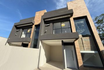 REF 303- SOBRADO TRIPLEX PRAINHA FRENTE  1 E 2